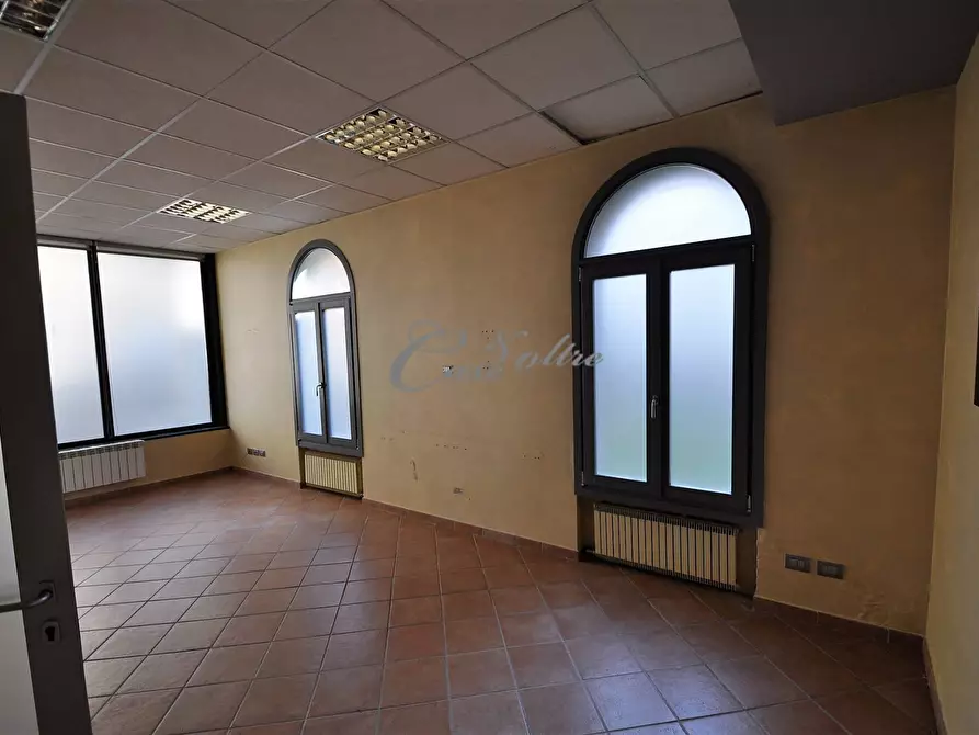 Immagine 3 di Negozio in affitto  in Via Don Luigi Meroni a Arosio