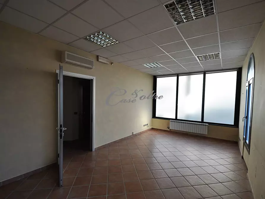 Immagine 6 di Negozio in affitto  in Via Don Luigi Meroni a Arosio