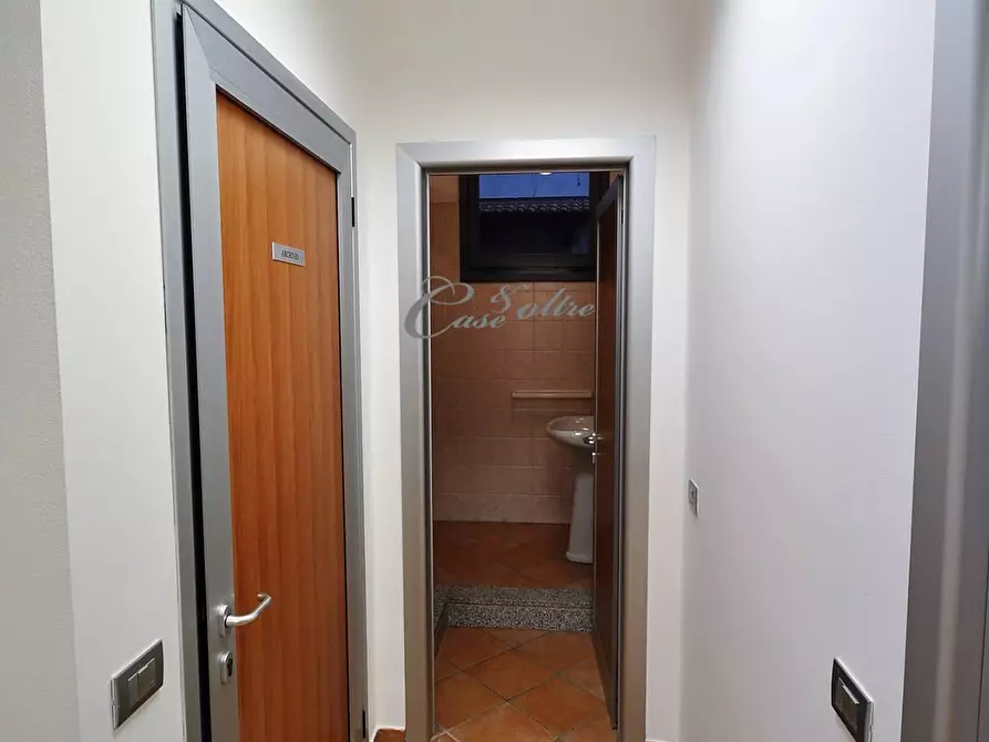 Immagine 10 di Negozio in affitto  in Via Don Luigi Meroni a Arosio