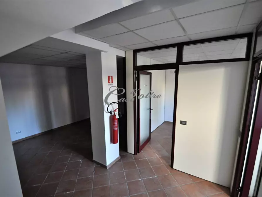 Immagine 11 di Negozio in affitto  in Via Don Luigi Meroni a Arosio