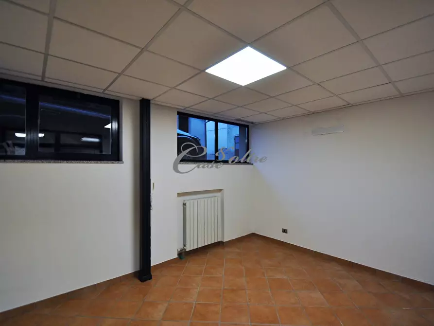 Immagine 18 di Negozio in affitto  in Via Don Luigi Meroni a Arosio