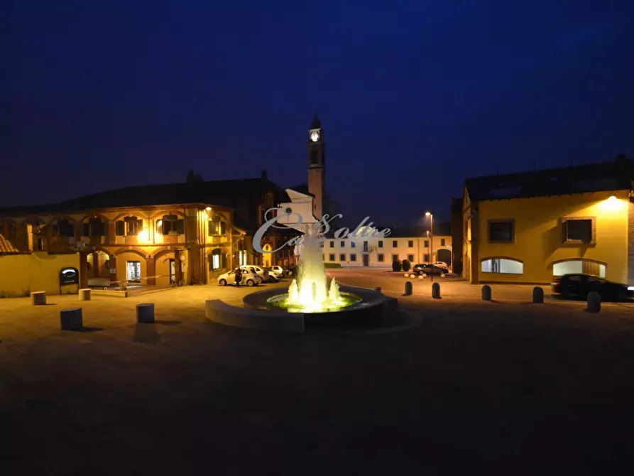 Immagine 3 di Locale commerciale in vendita  in Piazza Castello a Arosio