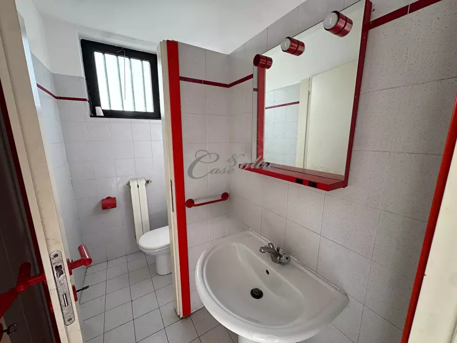 Immagine 10 di Laboratorio in vendita  in Via Fiume a Solbiate Con Cagno