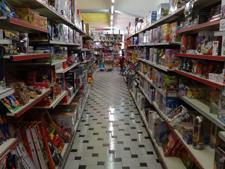 Immagine 7 di Locale commerciale in vendita  in Via Giuseppe Giusti a Varese