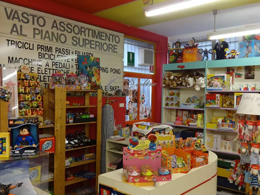 Immagine 10 di Locale commerciale in vendita  in Via Giuseppe Giusti a Varese