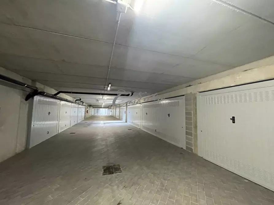 Immagine 2 di Box auto in vendita  in Via Monte Bisbino a Seregno