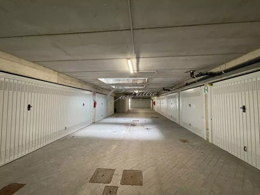 Immagine 4 di Box auto in vendita  in Via Monte Bisbino a Seregno