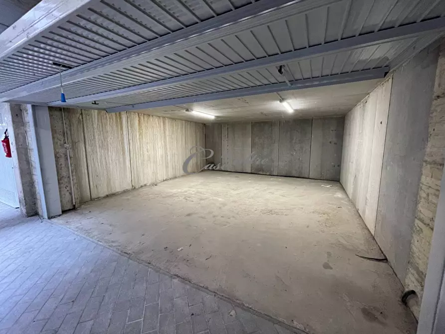 Immagine 3 di Box auto in vendita  in Via Monte Bisbino a Seregno