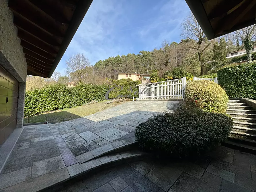 Immagine 7 di Villa in vendita  in Strada Privata del Golf a Olgiate Comasco