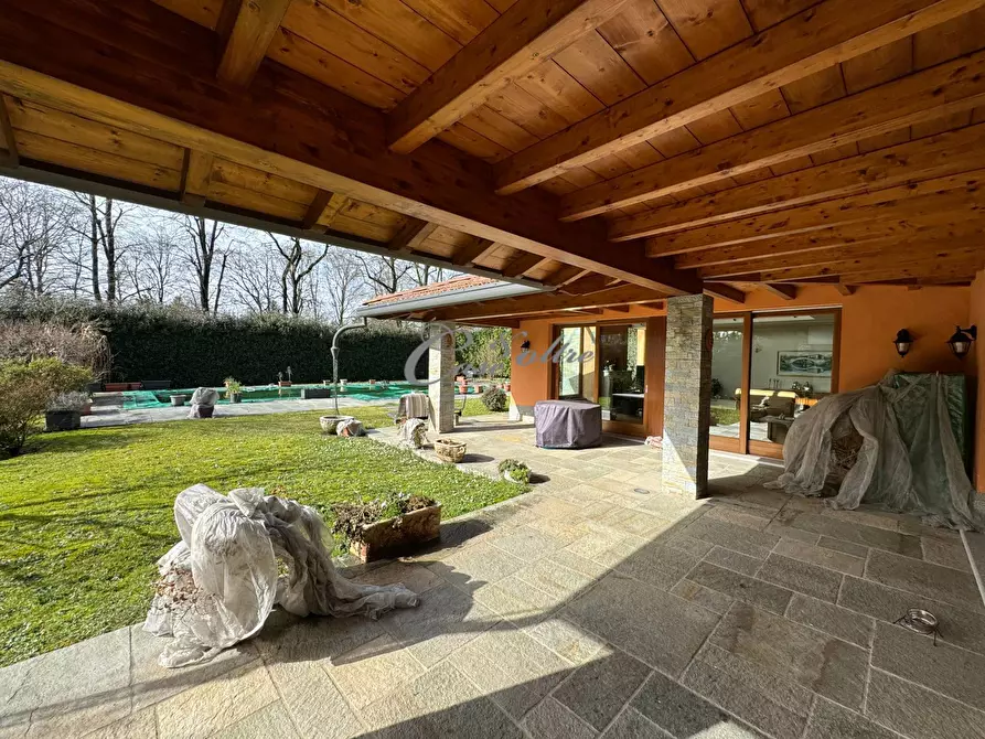 Immagine 8 di Villa in vendita  in Strada Privata del Golf a Olgiate Comasco