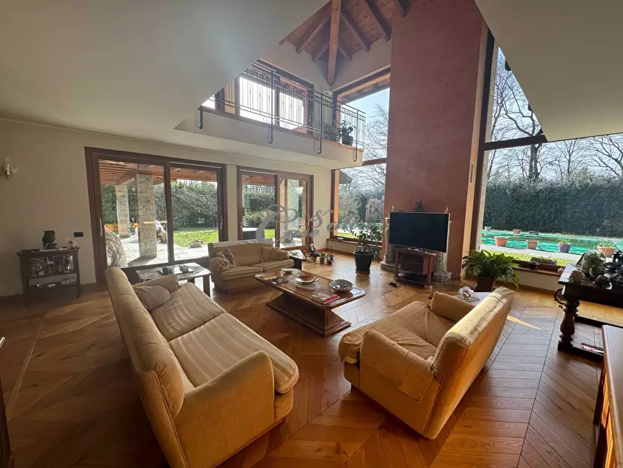 Immagine 2 di Villa in vendita  in Strada Privata del Golf a Olgiate Comasco