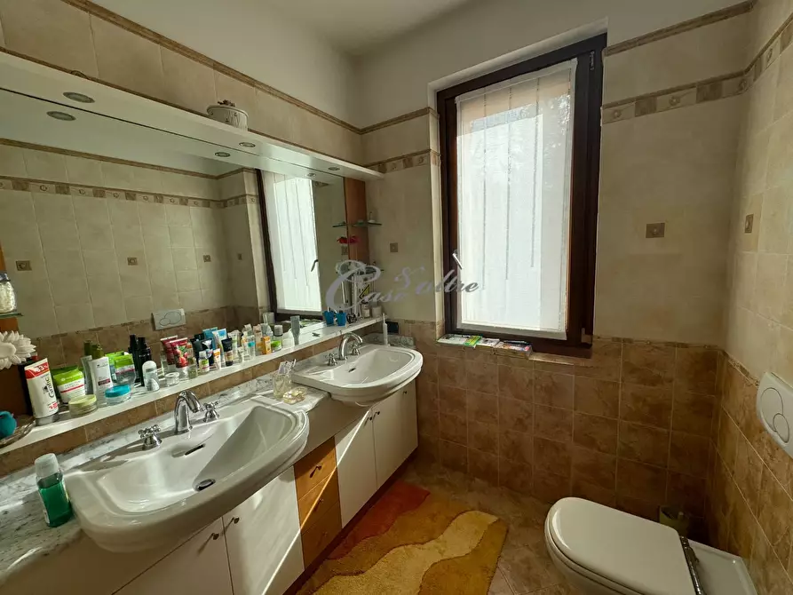 Immagine 22 di Villa in vendita  in Strada Privata del Golf a Olgiate Comasco