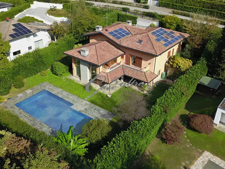 Immagine 1 di Villa in vendita  in Strada Privata del Golf a Olgiate Comasco