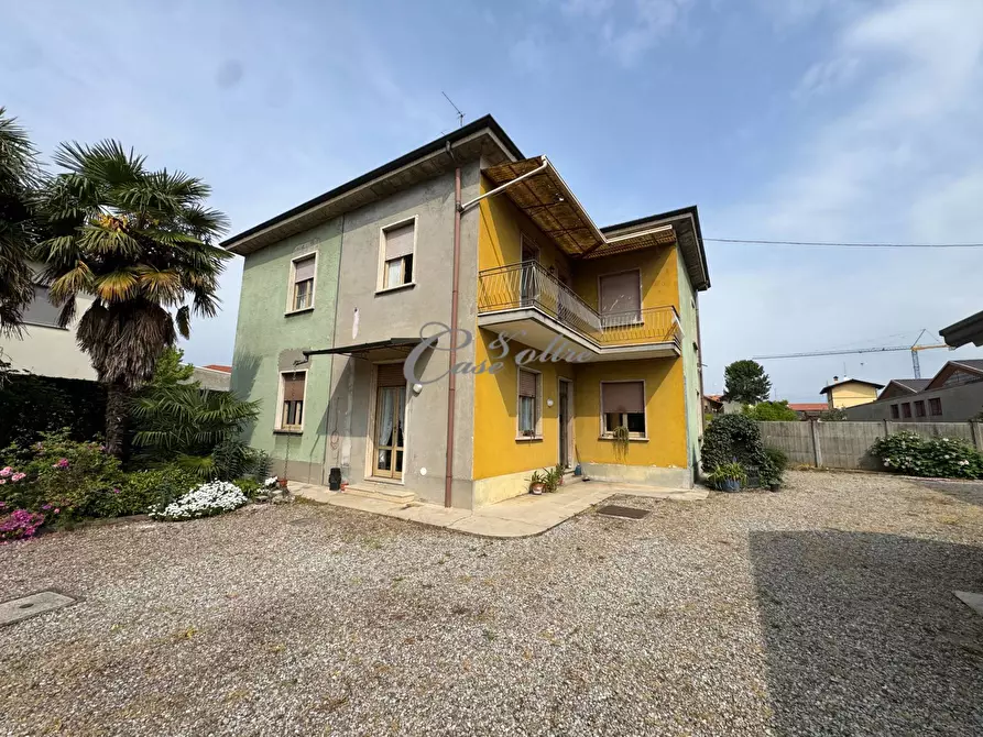 Immagine 1 di Casa indipendente in vendita  in Via Antonio Stoppani a Mariano Comense