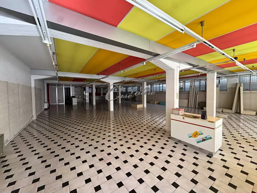 Immagine 2 di Locale commerciale in vendita  in Via Giuseppe Giusti a Varese