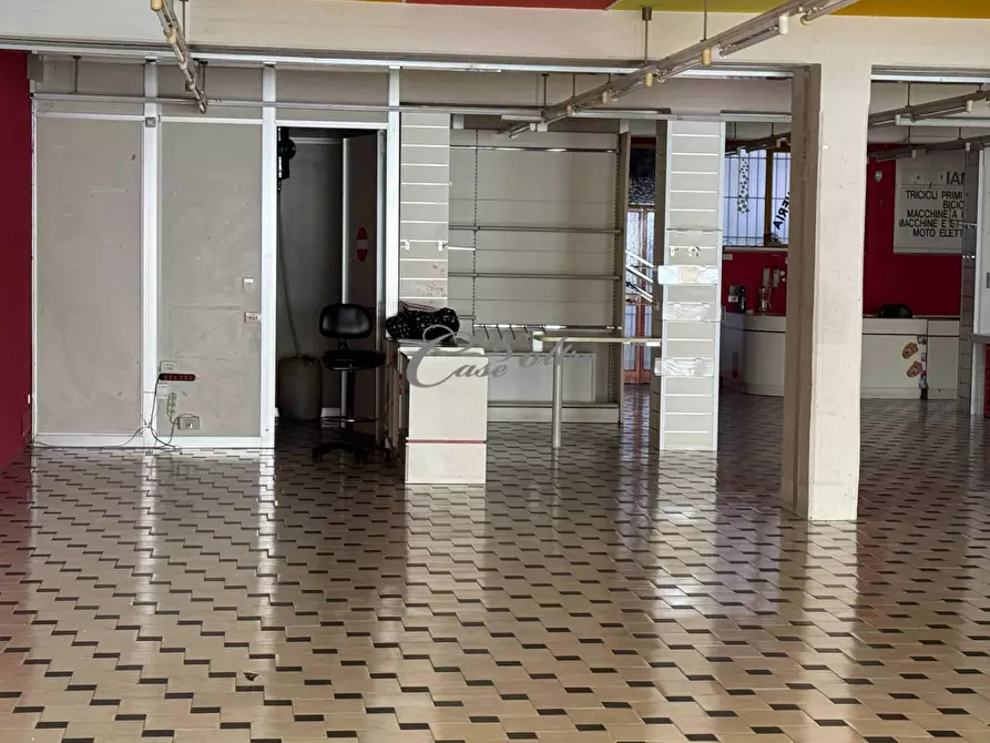 Immagine 4 di Locale commerciale in vendita  in Via Giuseppe Giusti a Varese