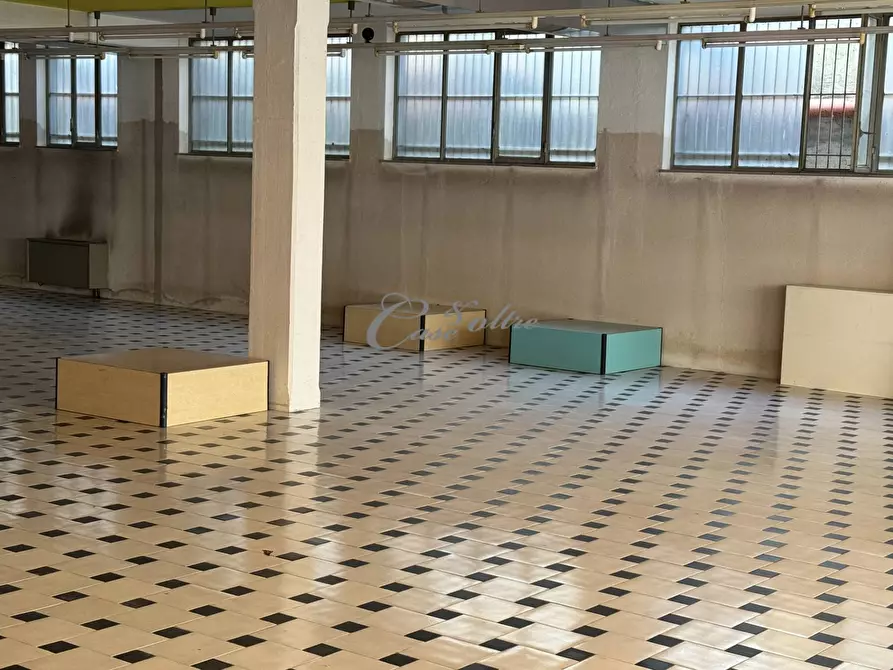 Immagine 6 di Locale commerciale in vendita  in Via Giuseppe Giusti a Varese