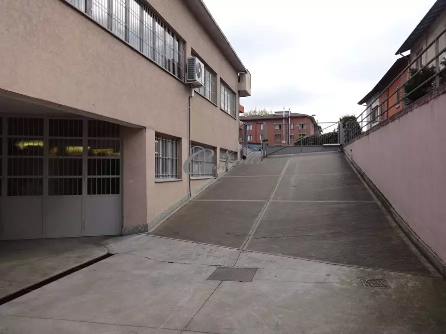 Immagine 1 di Box auto in vendita  in Via Giusti a Varese