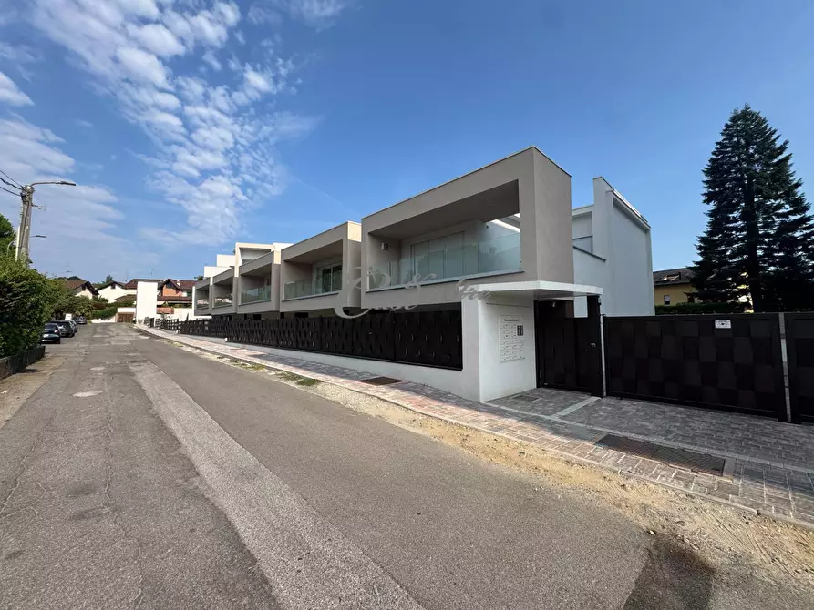 Immagine 4 di Villa in vendita  in Meucci a Cantù