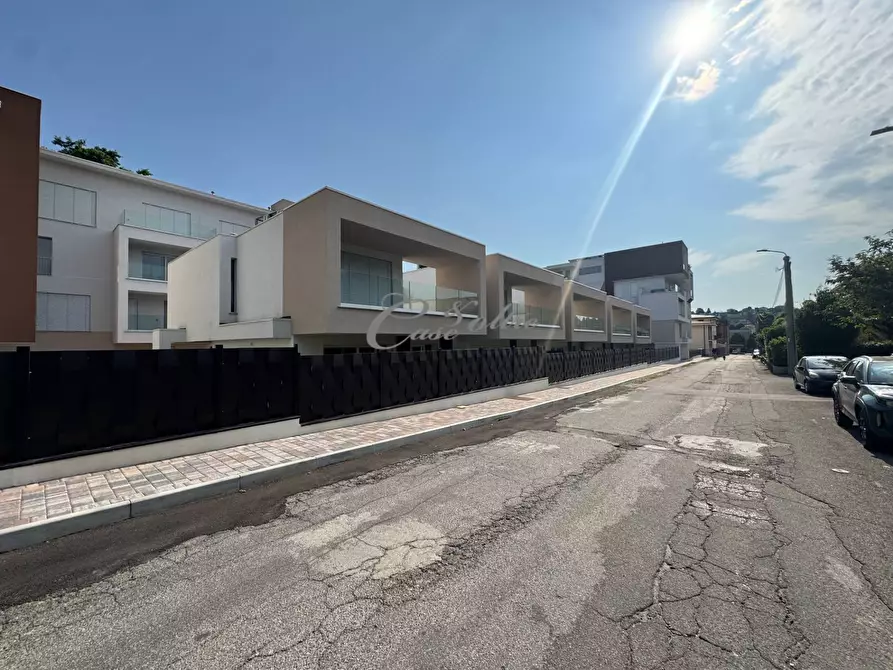 Immagine 5 di Villa in vendita  in Meucci a Cantù