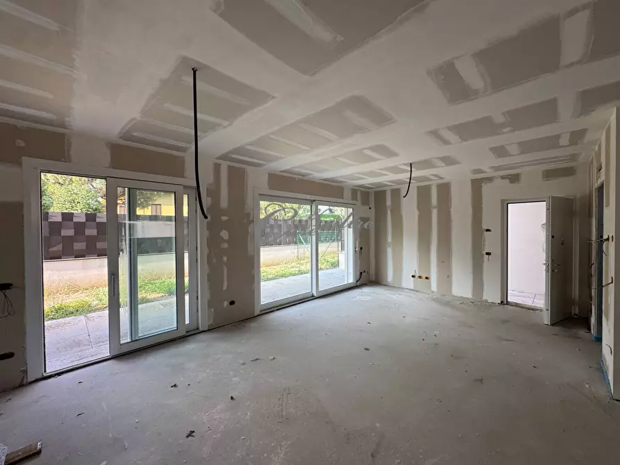 Immagine 2 di Villa in vendita  in Meucci a Cantù