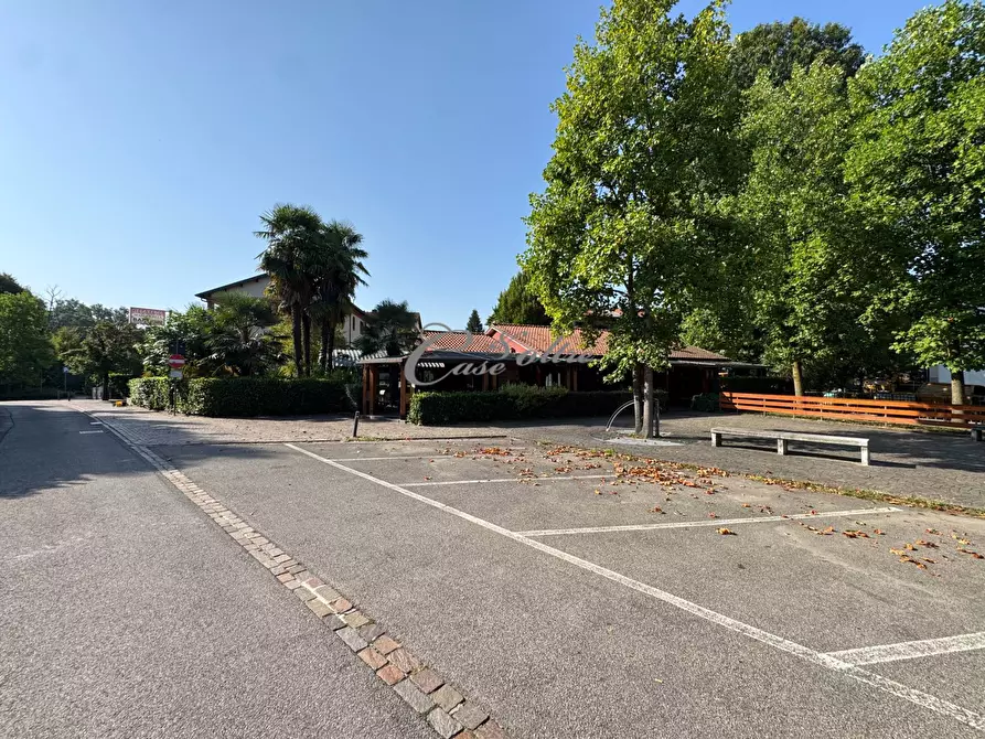 Immagine 1 di Locale commerciale in vendita  in Via Aldo Moro a Olgiate Comasco
