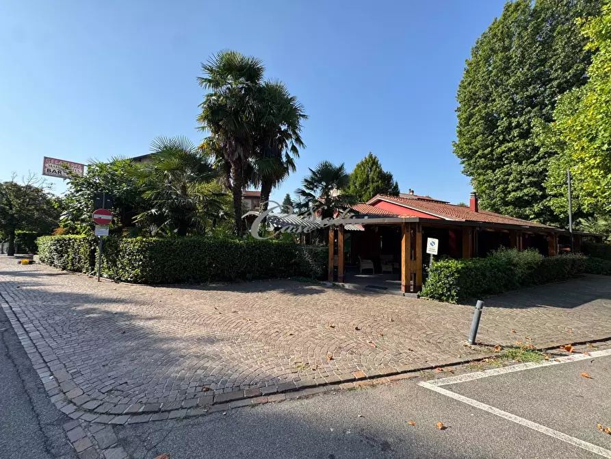 Immagine 4 di Locale commerciale in vendita  in Via Aldo Moro a Olgiate Comasco