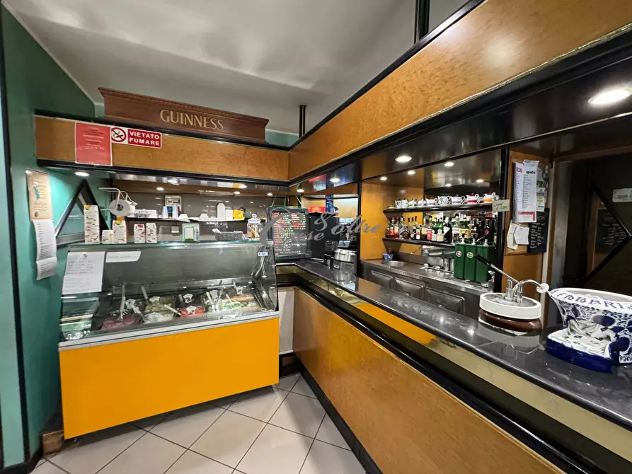 Immagine 10 di Locale commerciale in vendita  in Via Aldo Moro a Olgiate Comasco