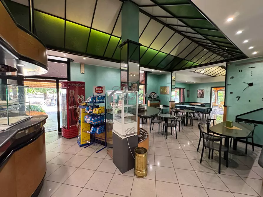 Immagine 11 di Locale commerciale in vendita  in Via Aldo Moro a Olgiate Comasco