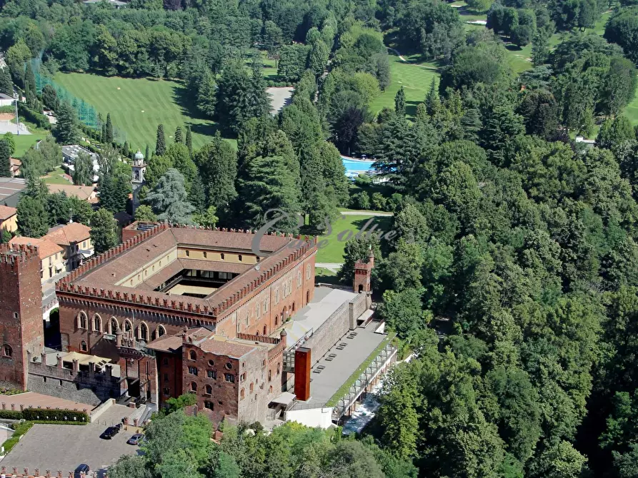 Immagine 11 di Locale commerciale in affitto  in Piazza Castello a Arosio