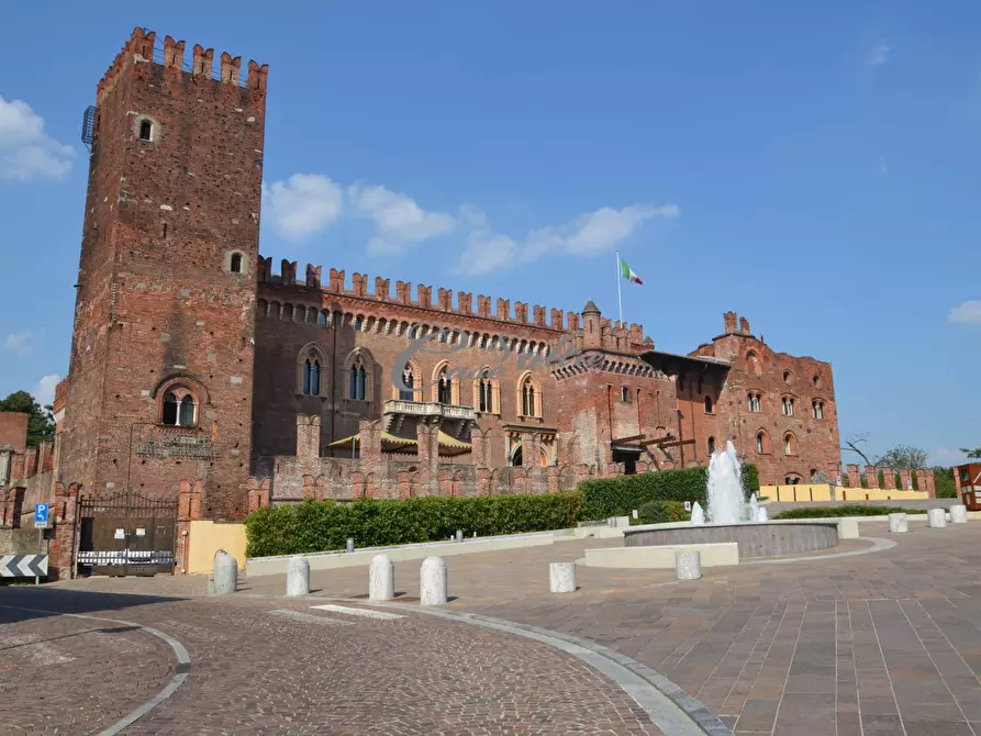 Immagine 13 di Locale commerciale in affitto  in Piazza Castello a Arosio