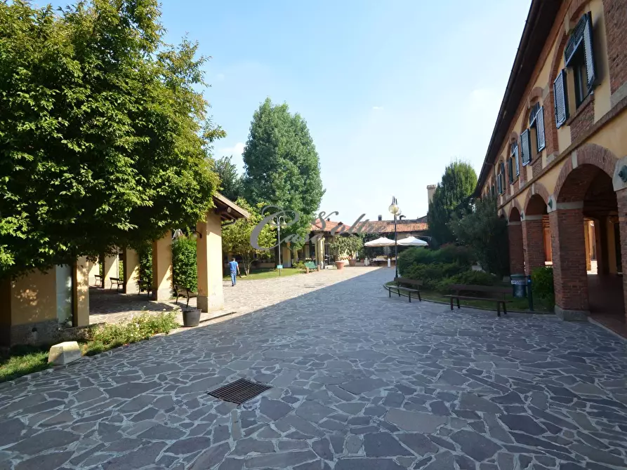 Immagine 6 di Locale commerciale in affitto  in Piazza Castello a Arosio