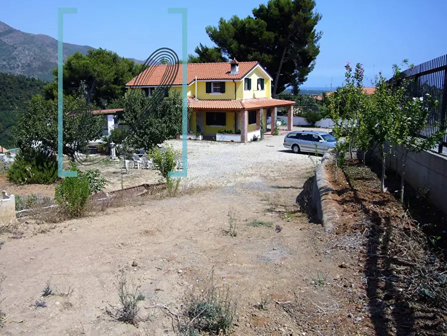 Immagine 1 di Casa semindipendente in vendita  in via Costa Rossa a Cisano Sul Neva