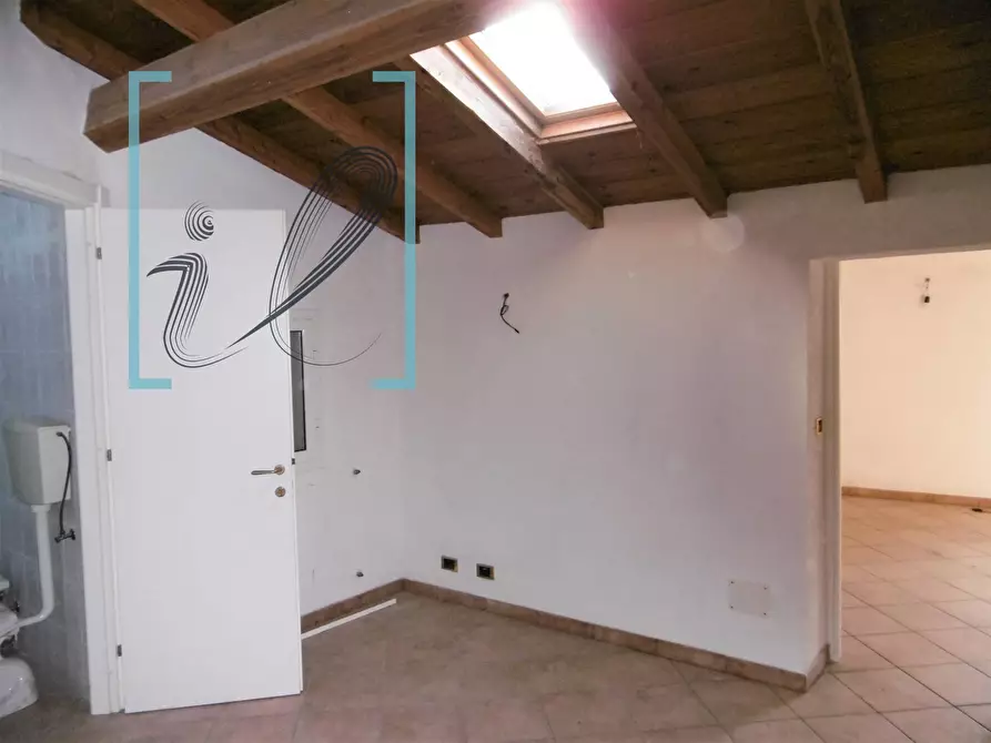 Immagine 10 di Appartamento in vendita  in Via De Filippi a Armo