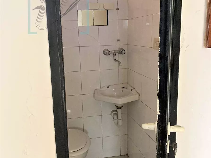 Immagine 14 di Ufficio in vendita  in via genova a Albenga