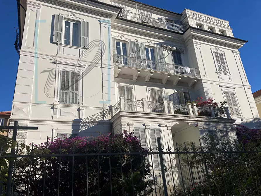 Immagine 1 di Appartamento in vendita  in viale martiri della libertà a Albenga