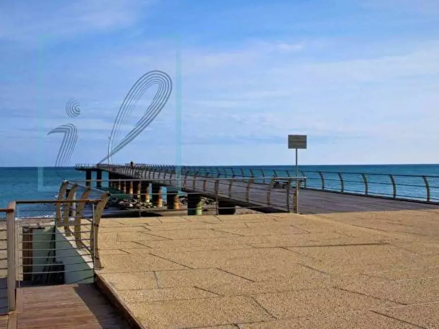 Immagine 5 di Locale commerciale in vendita  in Via Aurelia a Ceriale