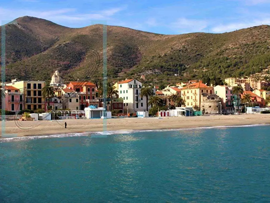 Immagine 7 di Locale commerciale in vendita  in Via Aurelia a Ceriale