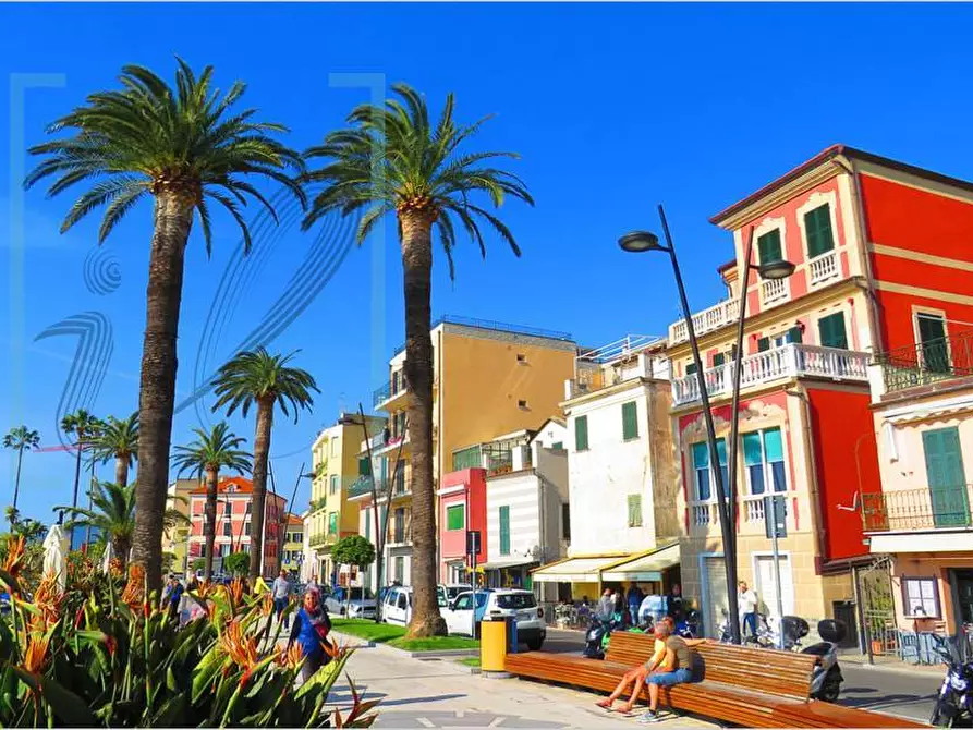 Immagine 3 di Locale commerciale in vendita  in Via Aurelia a Ceriale