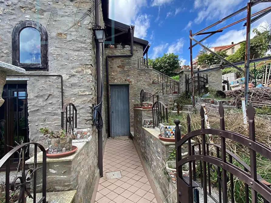 Immagine 42 di Rustico / casale in vendita  in via capitolo a Onzo