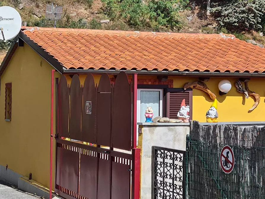 Immagine 1 di Villa in vendita  in via Pineta a Cisano Sul Neva