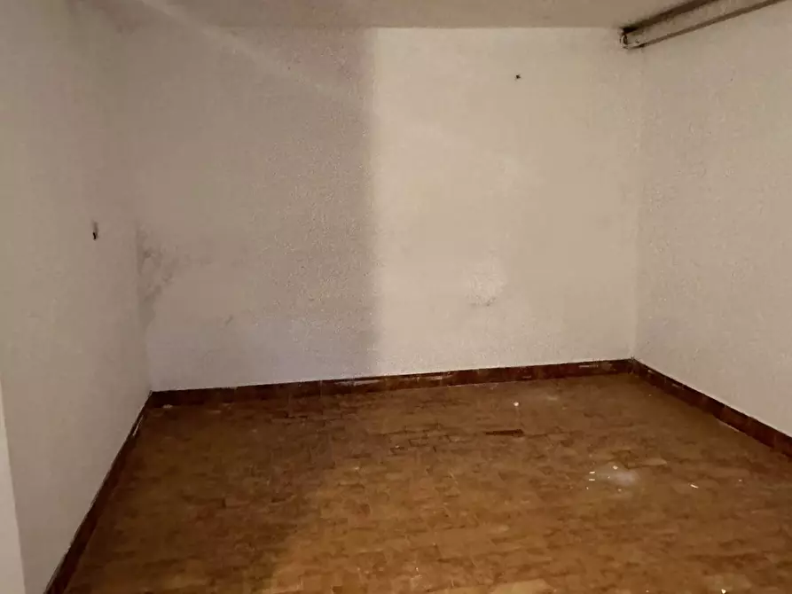 Immagine 5 di Box auto in vendita  in via carloforte a Albenga