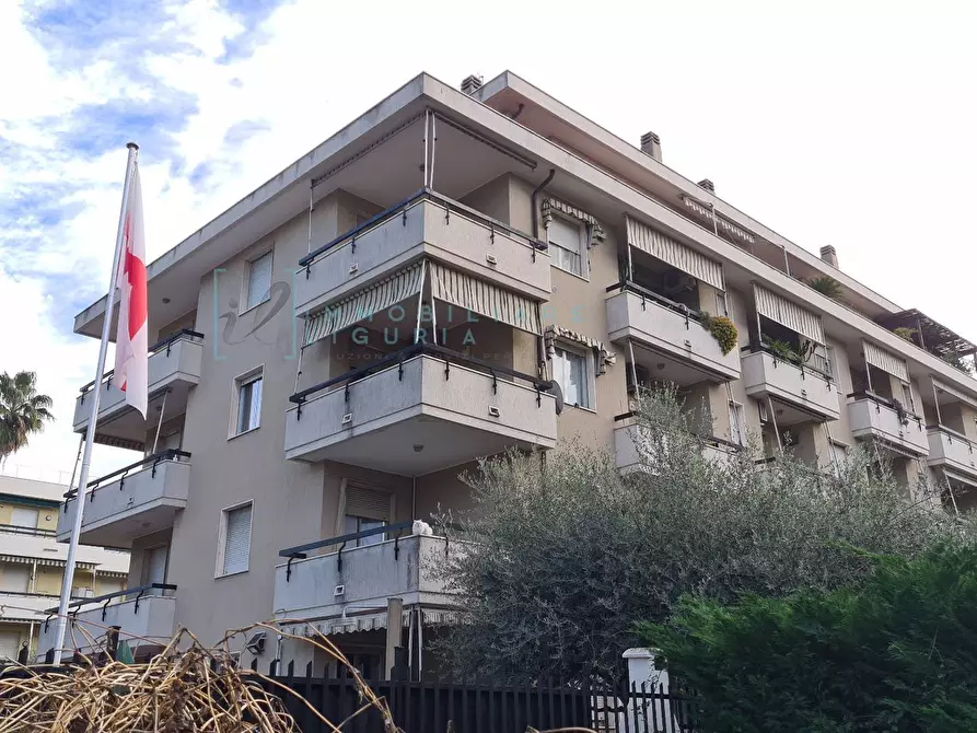 Immagine 1 di Appartamento in vendita  in Piazza Europa a Albenga