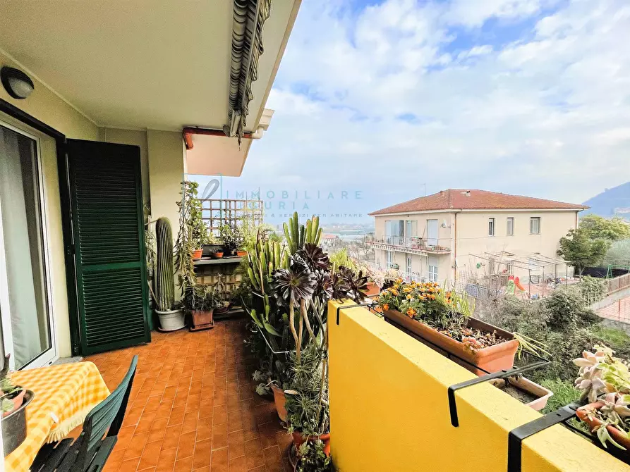 Immagine 1 di Appartamento in vendita  in Via Rusineo a Albenga