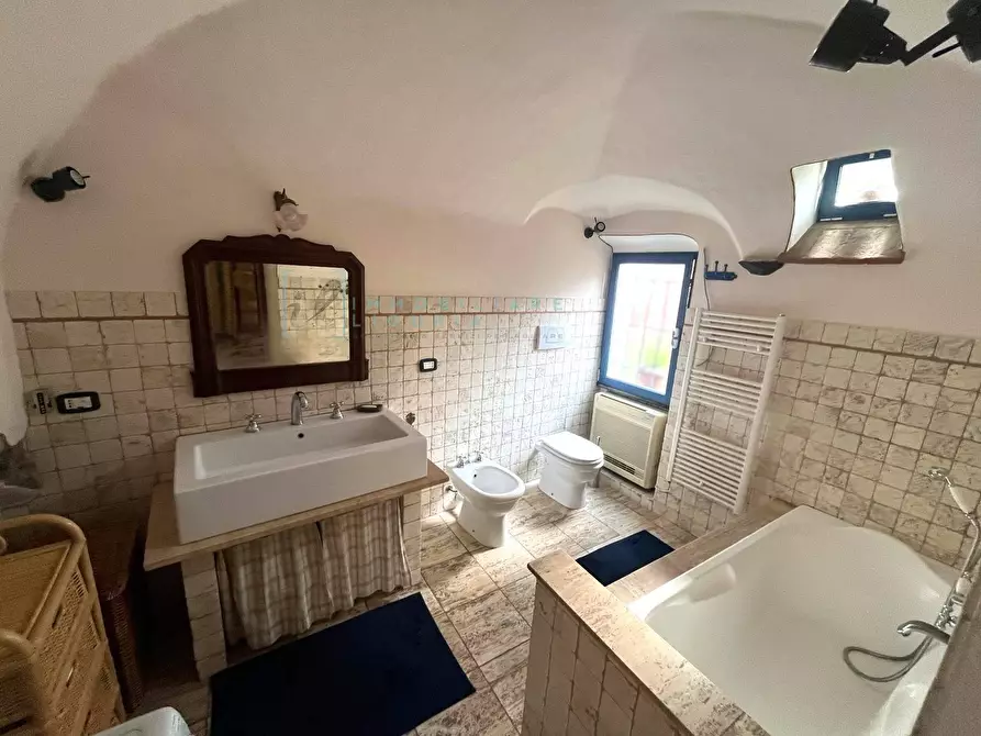 Immagine 19 di Rustico / casale in vendita  in Via IV novembre a Castelbianco