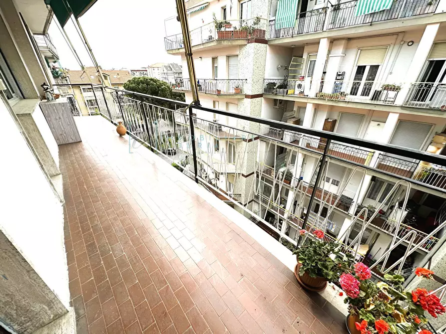 Immagine 1 di Appartamento in vendita  in via zara a Albenga