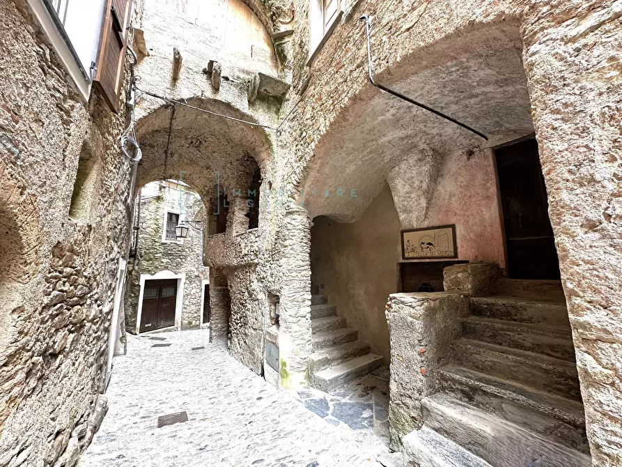 Immagine 1 di Rustico / casale in vendita  in Via Roma a Castelvecchio Di Rocca Barbena