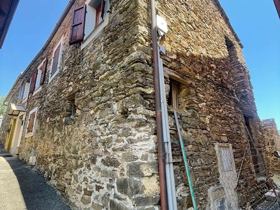 Immagine 1 di Rustico / casale in vendita  in frazione paravenna a Garlenda