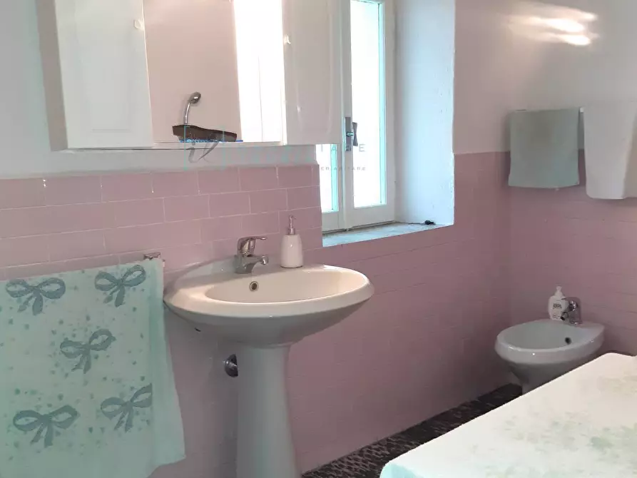 Immagine 26 di Casa indipendente in vendita  in via canadà a Rezzo