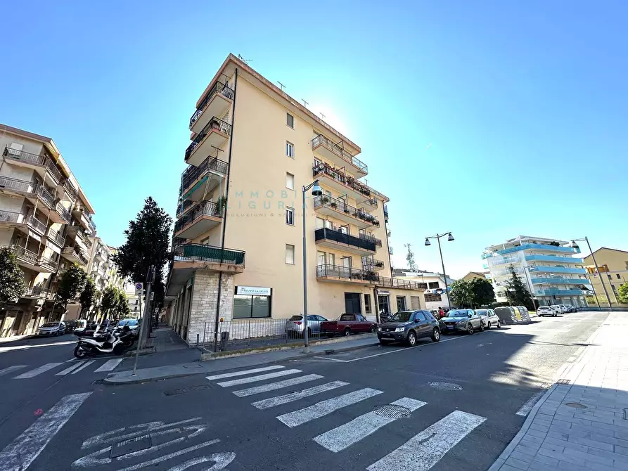 Immagine 2 di Appartamento in vendita  in via patrioti a Albenga